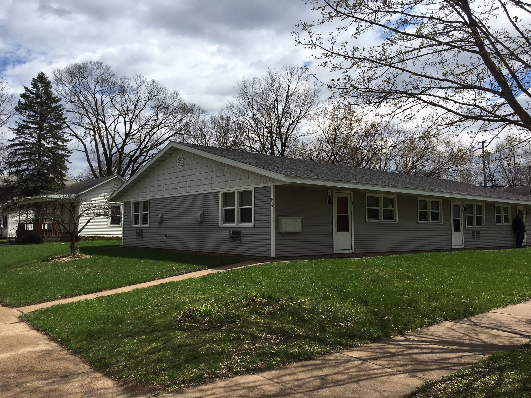 Investment Realty, Eau Claire, WI University Housing 639 Broadway 5