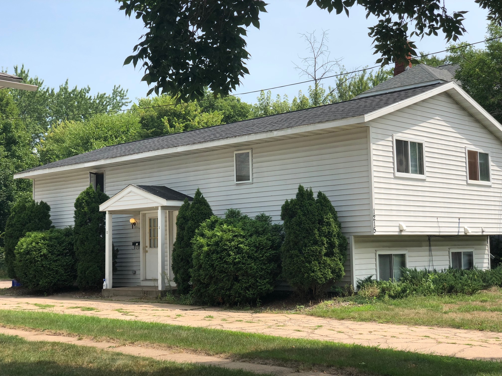 Investment Realty, Eau Claire, WI University Housing 1215 Graham